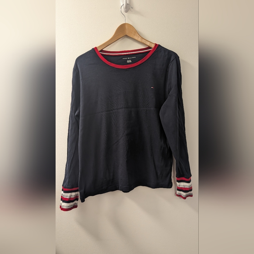 Tommy Hilfiger long sleeves T-shirt size Xl navy blue and red